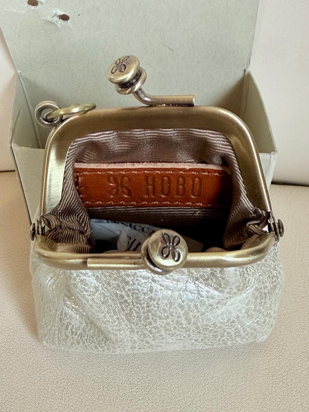 HOBO Metallic Textured Coin Pouch -  Run Frame Pouch - Pearlized Silver! NWT. - Picture 6 of 8
